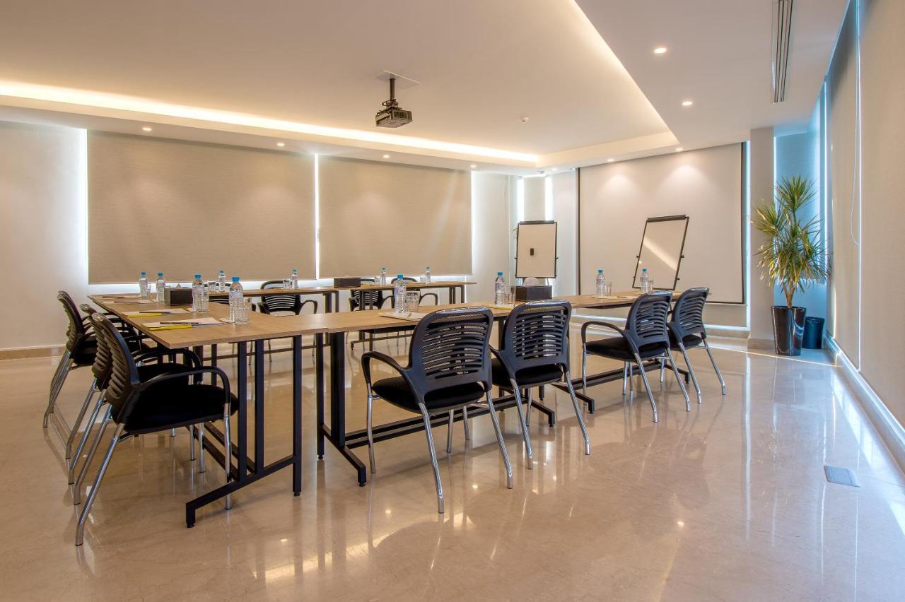 The Ray Hotel And Studios Beirut Exterior foto